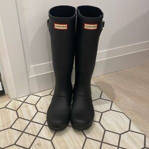 Black hunter boots